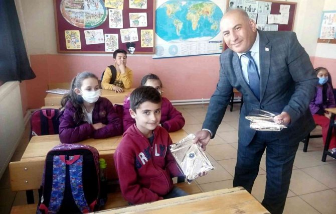 Milas Fesleğen İ̇lkokulu Kütüphaneye Kavuştu