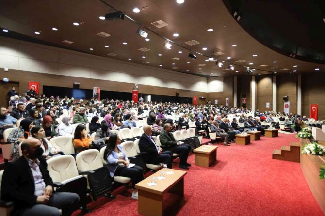 Meb Bakan Müşaviri Dr. Subaşı Nevü’de ‘Modern Dini Müfredat’ Söyleşisine Katıldı