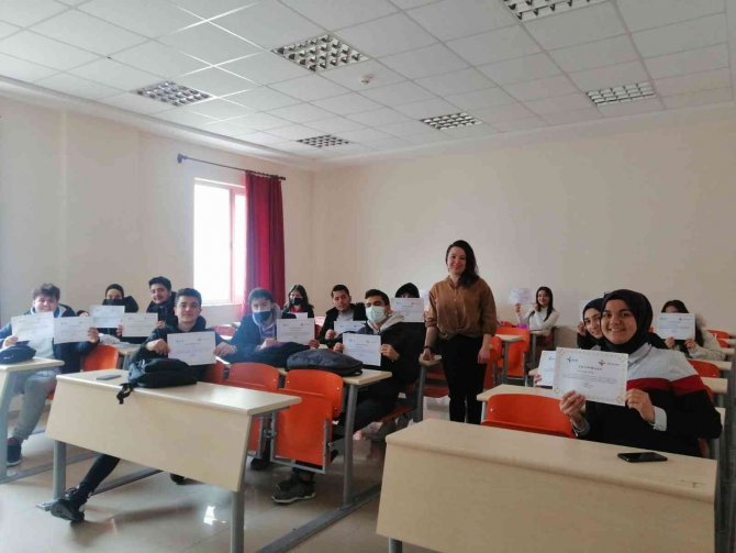 Nevü’lü Öğrencilere "İ̇ş Kulübü Eğitimi" Verildi