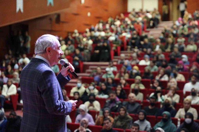 Nurullah Genç İle ’Başarı Bedel İ̇ster’ Konferansı Yapıldı