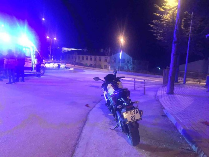 Otomobil İle Motosiklet Çarpıştı; 1 Yaralı