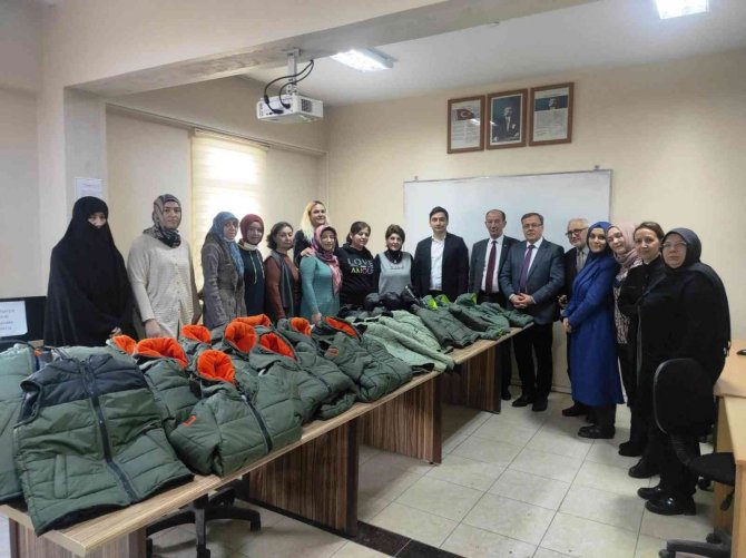 Şaphane’de 60 Öğrenciye Mont Dağıtılacak
