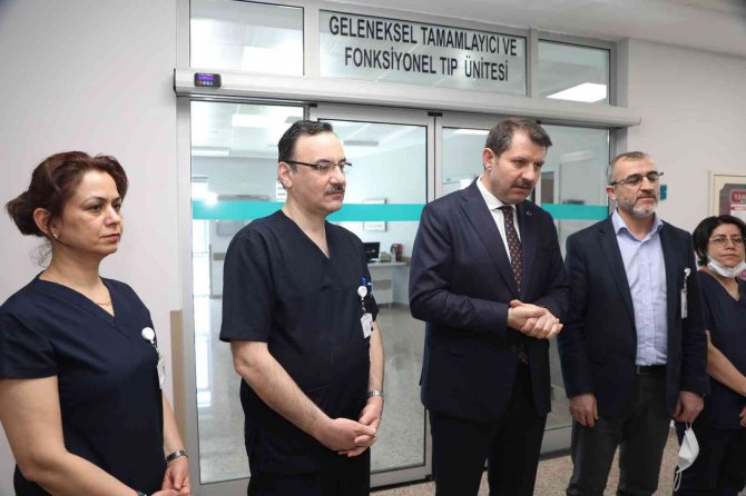 Hastalar 5 Bin Yıllık Yöntemle Şifa Buluyor