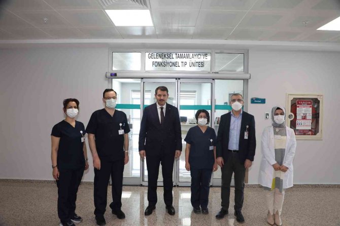 Hastalar 5 Bin Yıllık Yöntemle Şifa Buluyor