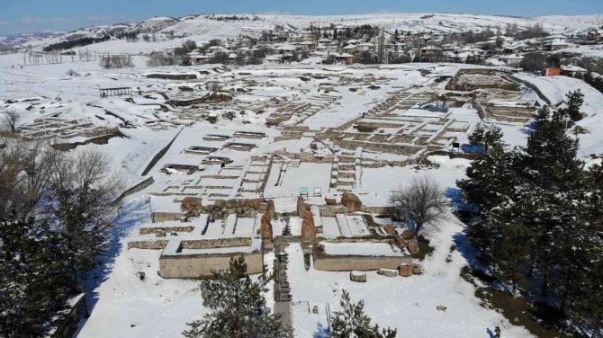 İ̇lk Milli Kazı Alanında Kartpostallık Görüntüler