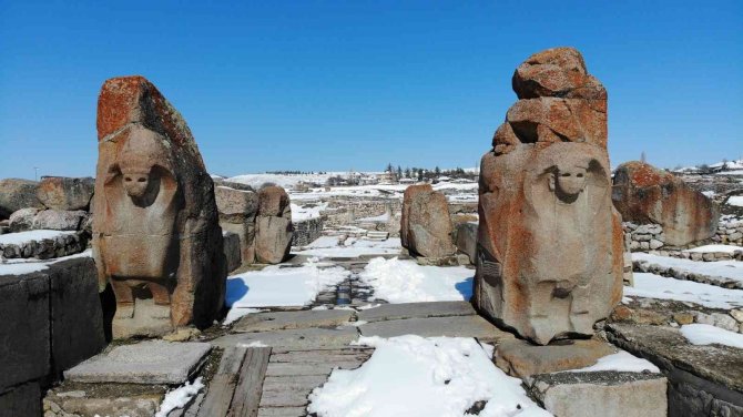 İ̇lk Milli Kazı Alanında Kartpostallık Görüntüler