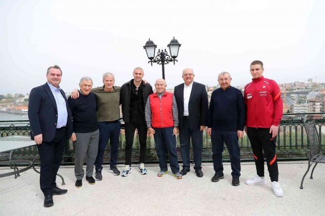 Burak Yılmaz Milli Takım Kampından Ayrıldı