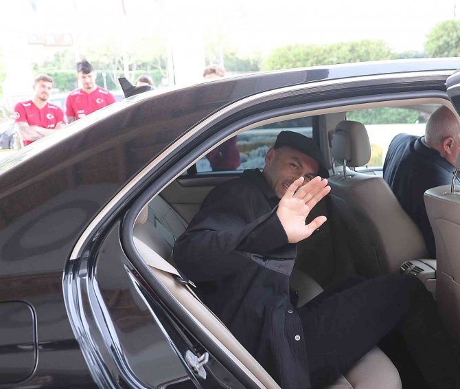 Burak Yılmaz Milli Takım Kampından Ayrıldı