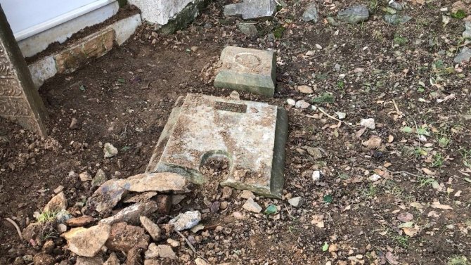 Ünlü Yazar Recaizade Mahmud Ekrem’in Mezarı Harabeye Döndü