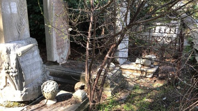 Ünlü Yazar Recaizade Mahmud Ekrem’in Mezarı Harabeye Döndü