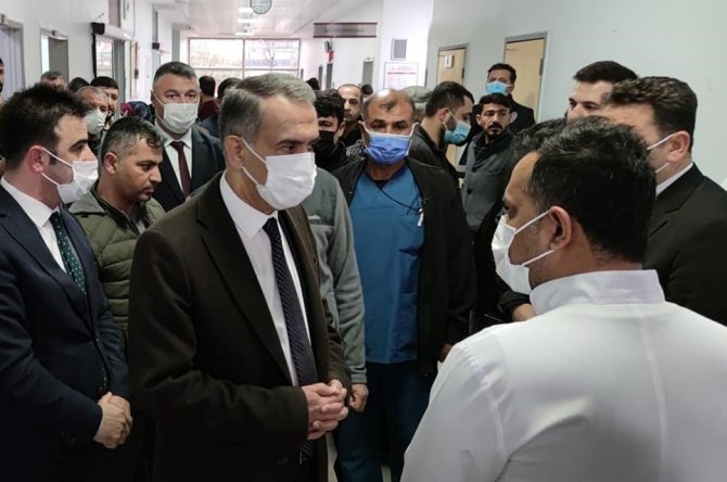 Vali Çuhadar, Kazada Yaralanan Öğretmenleri Ziyaret Etti