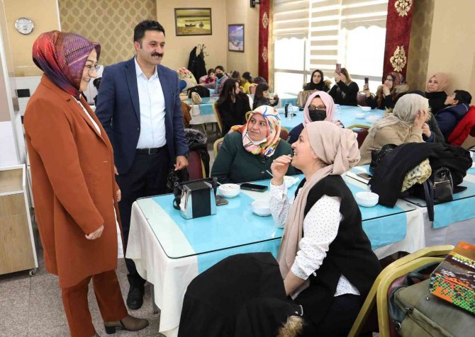 Van Büyükşehir Belediyesinin Mahalle Toplantıları Sürüyor