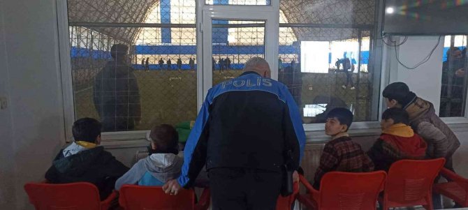 Öğrenciler Vanspor Futbolcularıyla Bir Araya Geldi