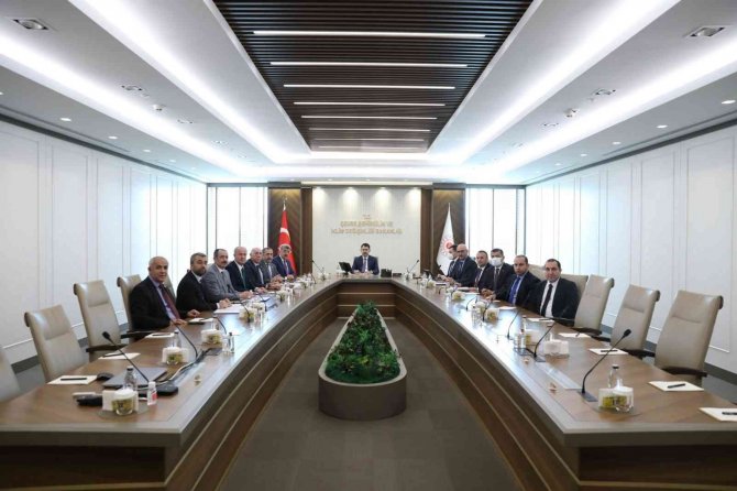 Van Heyetinden Bakan Kurum’a Ziyaret