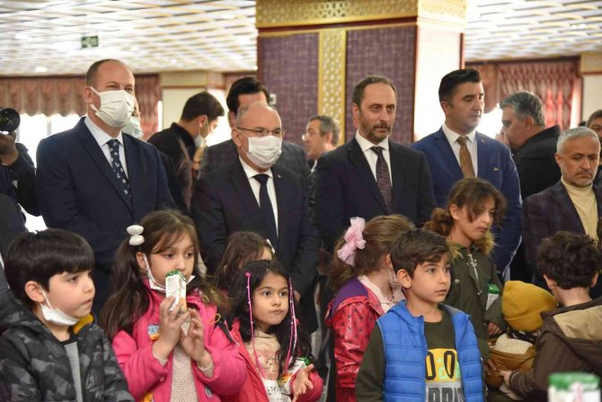 Yunusemre İ̇lçe Halk Kütüphanesi Açıldı