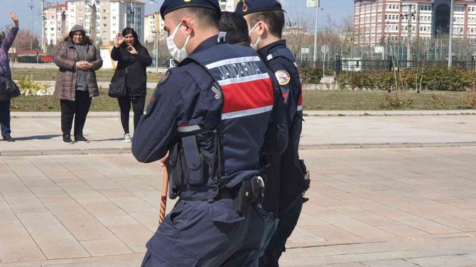14 Suçtan Aranan Şüpheli Jandarmaya Yakalandı