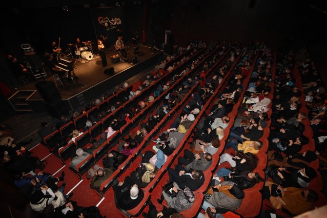 Adapazarı’nda Eda Ve Metin Özülkü Rüzgarı