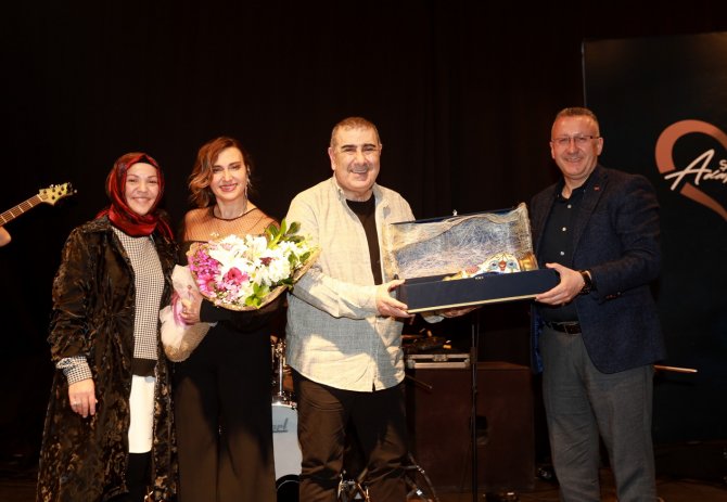 Adapazarı’nda Eda Ve Metin Özülkü Rüzgarı