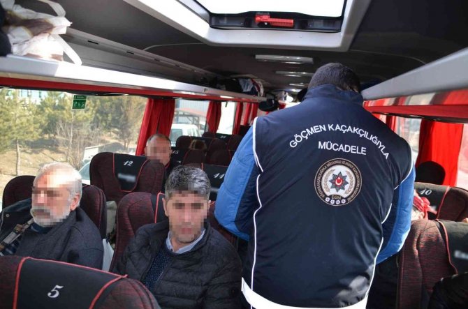 Düzensiz Göçmen Denetiminde 6 Gözaltı