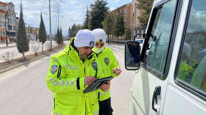 Bolvadin’de Asayiş Ve Trafik Denetimleri Devam Ediyor