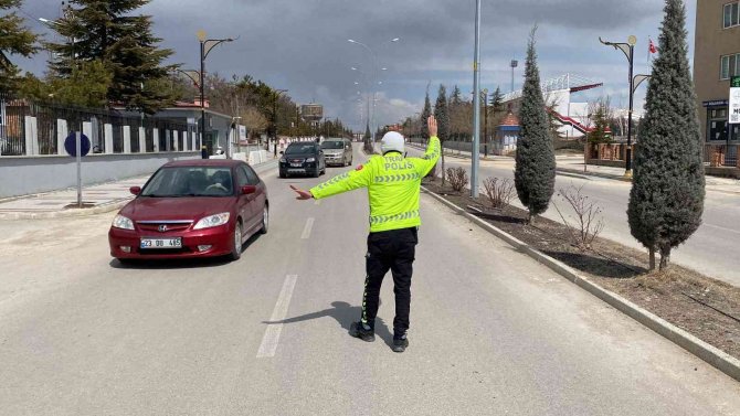 Bolvadin’de Asayiş Ve Trafik Denetimleri Devam Ediyor