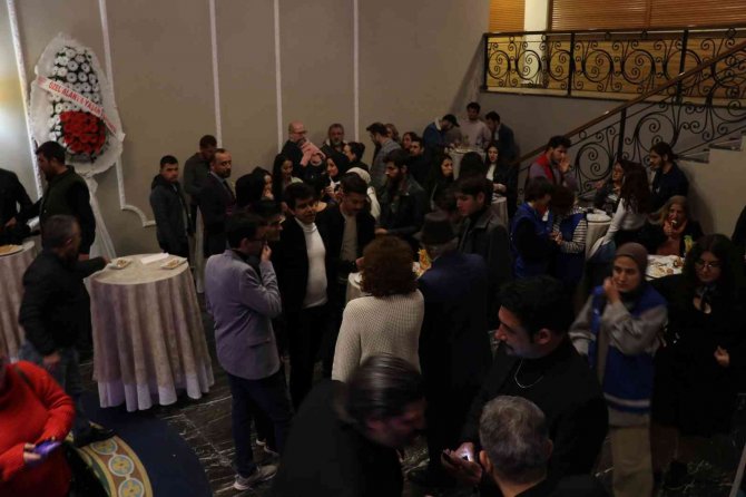 Beyin Cerrahı Hasta Çocuklar İçin Kamera Arkasına Geçti