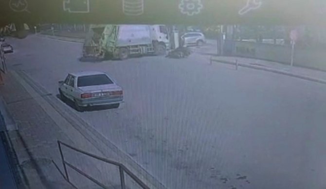 Çöp Kamyonunun Altında Kalan Motosikletli Kurye Hayatını Kaybetti