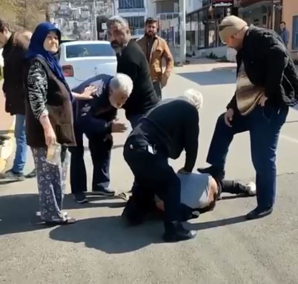 Su Sayacı Çalarken Yakalanan Şüpheliye Yaşlı Adamdan Tekmeli Tepki