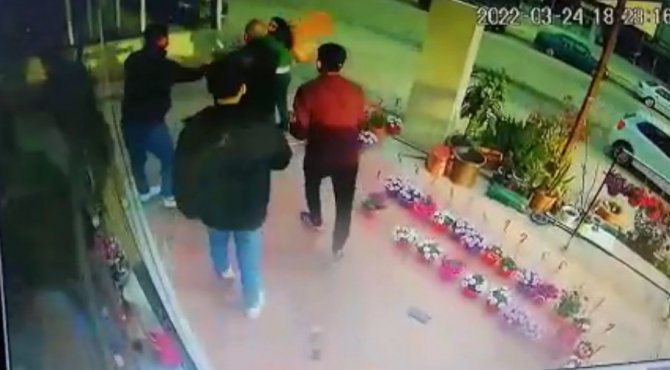 Antalya’da Evli Çift Arasında, Tokatlı, Kaldırım Taşlı, Sandalyeli Kavga