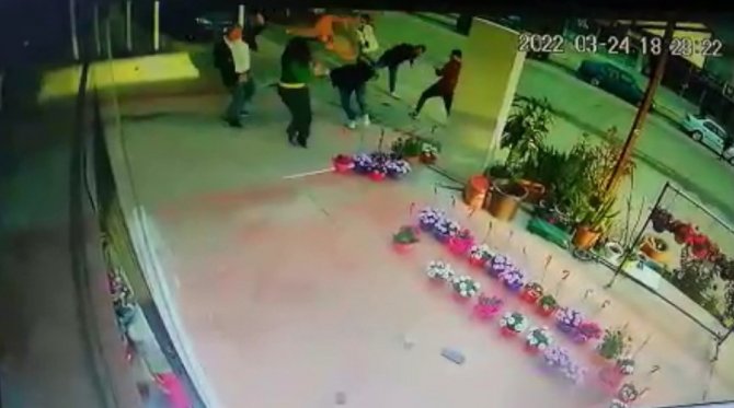 Antalya’da Evli Çift Arasında, Tokatlı, Kaldırım Taşlı, Sandalyeli Kavga