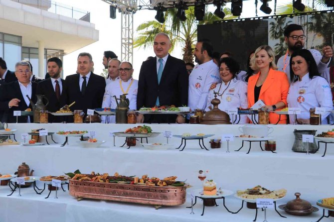 Bakan Ersoy: “Portakal Çiçeği Karnavalına Gelecek Seneden İtibaren Destek Vereceğiz”