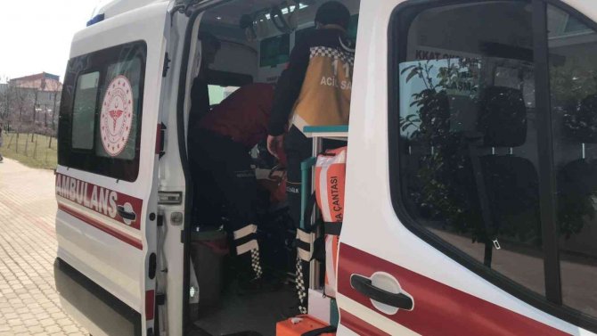 Cinnet Geçiren Kadın 10 Yaşındaki Oğlunu Kesici Aletle Yaraladı