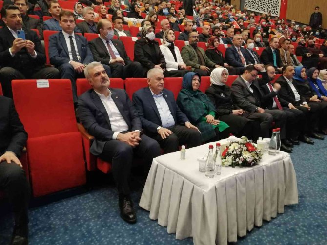 Binali Yıldırım: “Erdoğan 1 Ayda 35 Liderle Görüştü, Ukrayna’daki Sıkıntının Durması İçin”