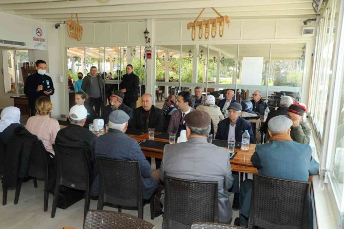 Yaşlılara Saygı Haftasında Film İzlediler