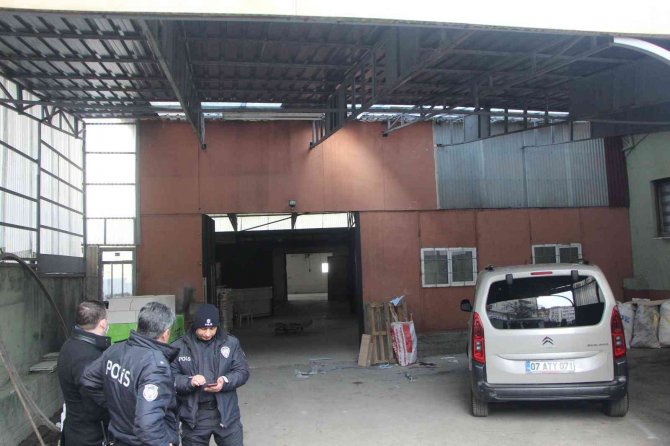 Tamirat Yaptığı Çatıdan Düşen Vatandaş Hayatını Kaybetti
