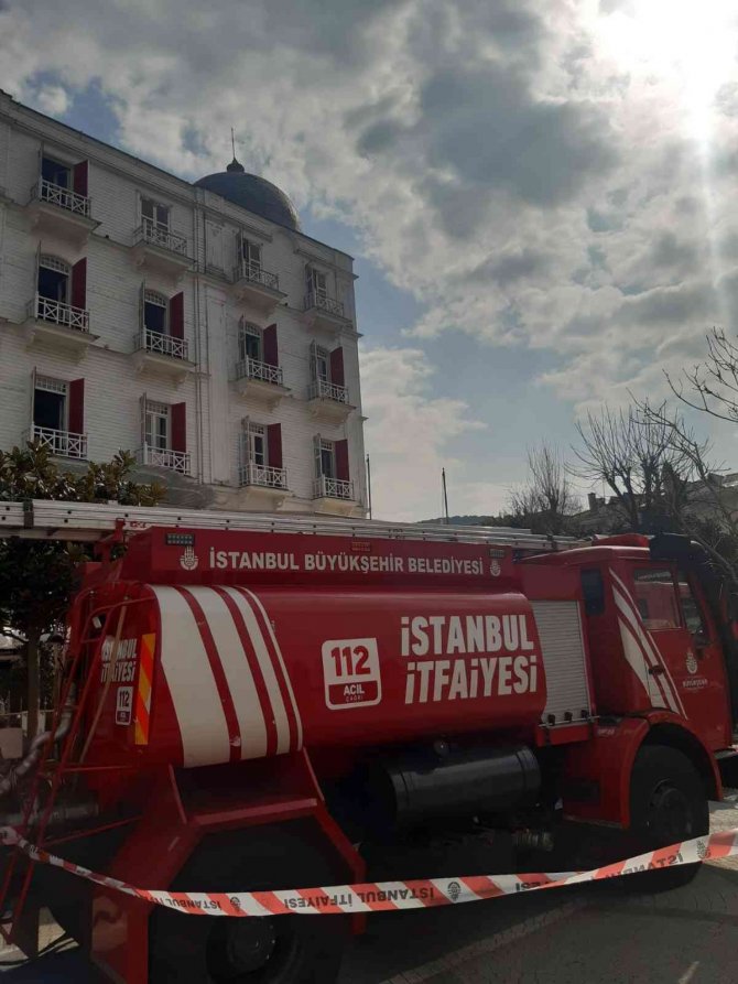 Büyükada’da Tarihi Otelde Yangın Paniği