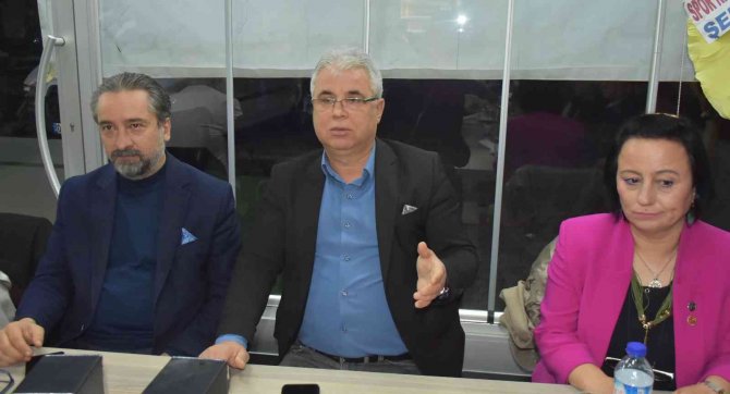 Elinin Hamuruyla Önce Muhtar Sonrada Kulüp Başkanı Oldu