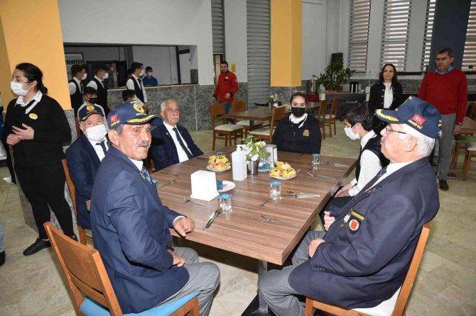 Denizli’de Meslek Lisesi Öğrencileri Gazilerle Buluştu