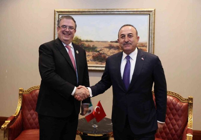 Bakan Çavuşoğlu’ndan Doha’da Yoğun Diplomasi Trafiği