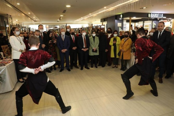 Rölyef Ve Boncuk Sergisi Açıldı