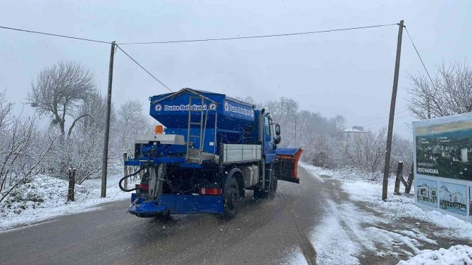 İ̇lkbaharın Ortasında Şehir Beyaza Büründü