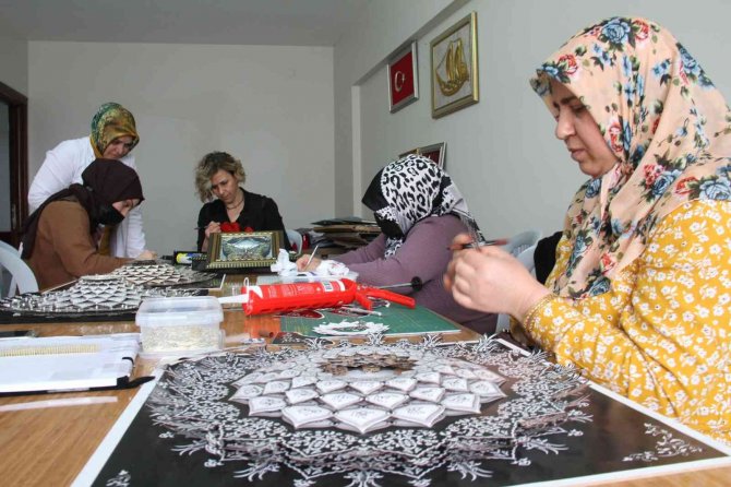 Elazığ’da El Sanatları Kursu Kadınlara Hem Terapi Hem De Gelir Kaynağı Oldu