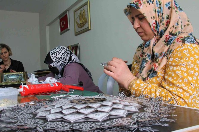 Elazığ’da El Sanatları Kursu Kadınlara Hem Terapi Hem De Gelir Kaynağı Oldu