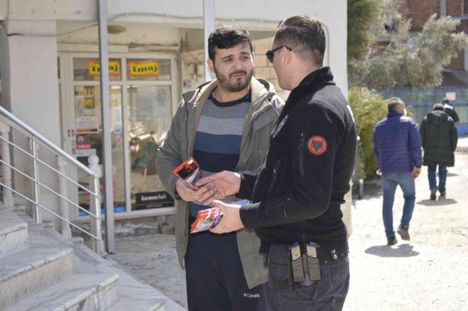 Polisten Dolandırıcılara Karşı Broşürlü Uyarı