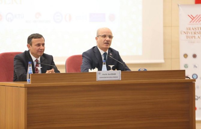 Yök Başkanı Prof. Dr. Erol Özvar, Erü’de Öğrenciler İle Buluştu