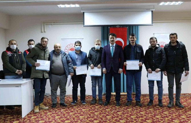 Seyitgazi’de Arıcılar Ve Sürü Yönetim Elemanları Artık Sertifikalı