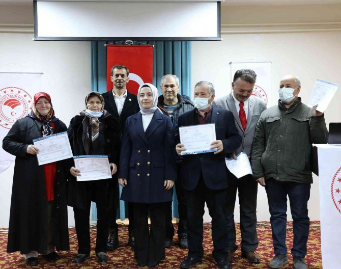 Seyitgazi’de Arıcılar Ve Sürü Yönetim Elemanları Artık Sertifikalı