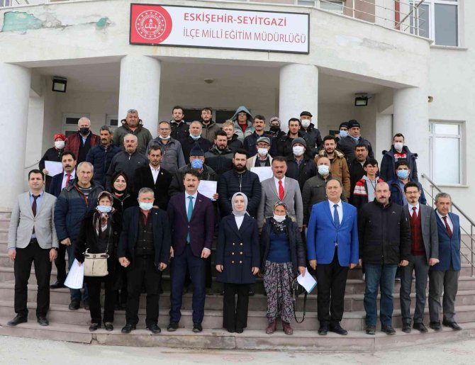 Seyitgazi’de Arıcılar Ve Sürü Yönetim Elemanları Artık Sertifikalı