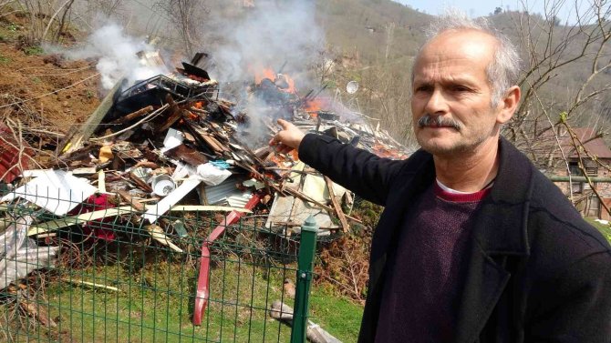 Ordu’da Heyelan Evleri Yuttu: 3 Ev Ve Bir Ahır Yıkıldı, İnekler Telef Oldu