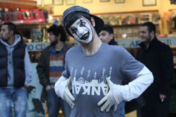 Pandomim İçin 10 Yıllığına Dünya Turuna Çıkıyor